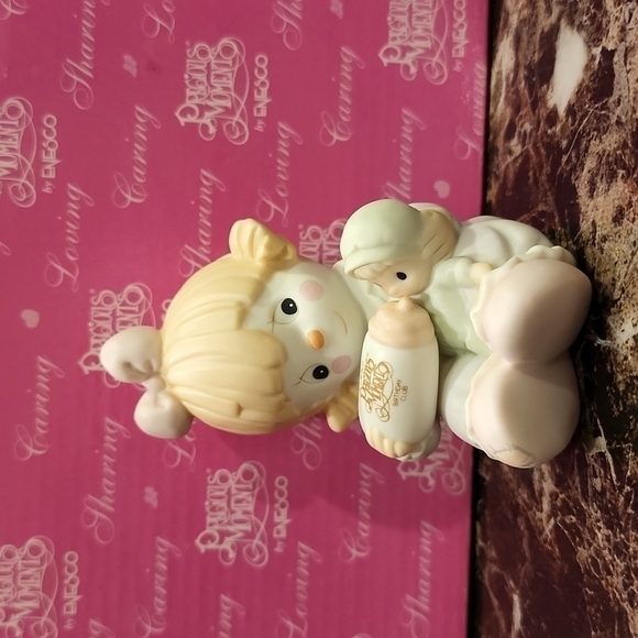 1994 ENESCO PRECIOUS MOMENTS "CAN'T GET ENOUGH OF OUR CLUB" #B0009 FIGURINE #K - Picture 2 of 6